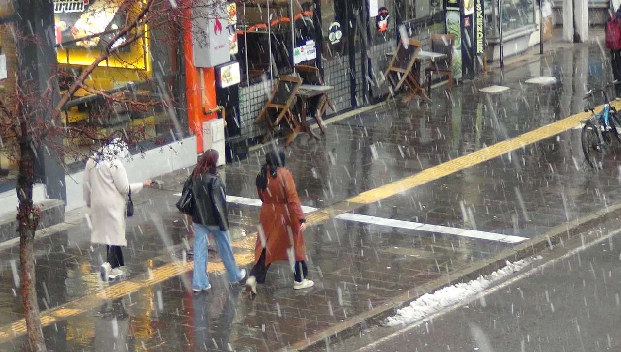 Kışın bile böylesi görülmedi! Meteoroloji peş peşe uyarı yayınladı: Kar kalınlığı 20 santimi aşacak