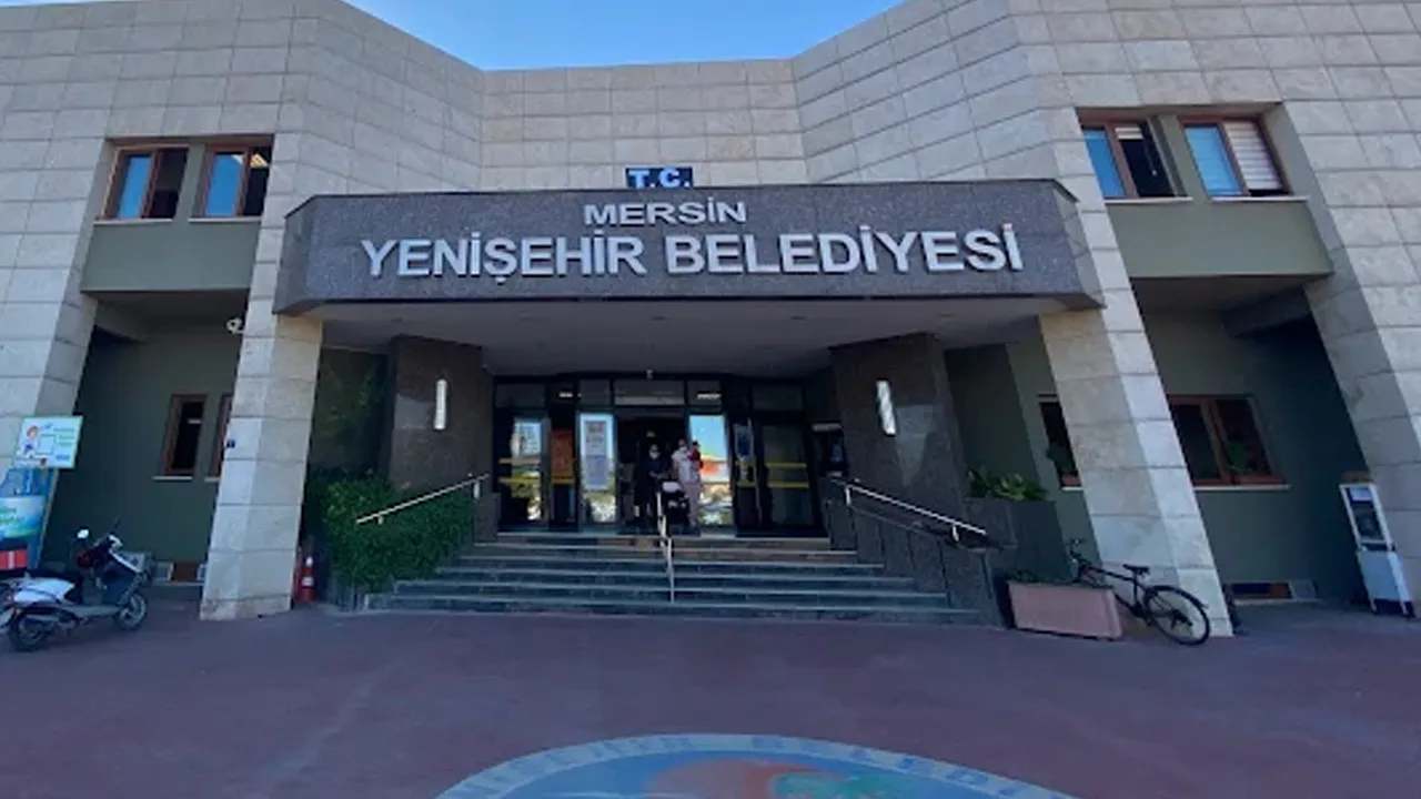 Mersin Yenişehir Belediyesi'ne operasyon! Gözaltılar var