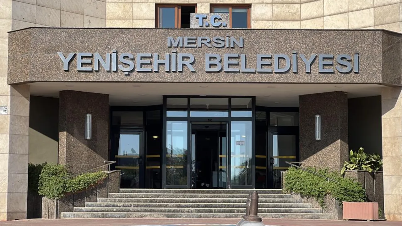 Mersin Yenişehir Belediyesi'ne operasyon! Gözaltılar var
