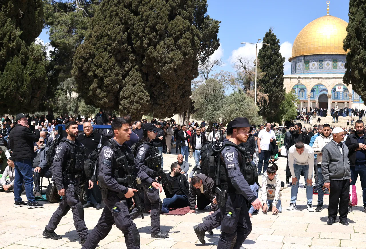 Mescid-i Aksa’da haftalar sonra ilk cuma namazı! Filistinliler akın etti