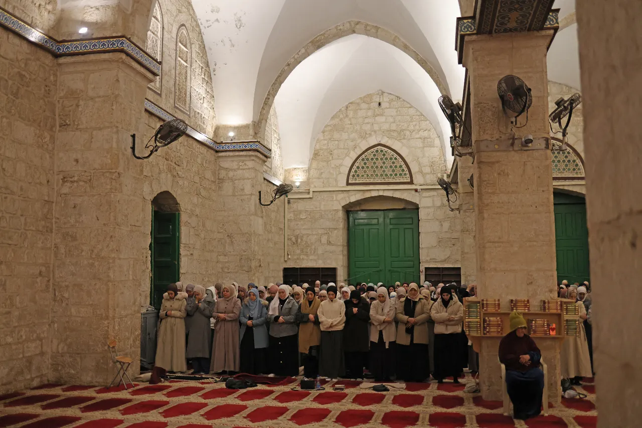 Mescid-i Aksa’da haftalar sonra ilk cuma namazı! Filistinliler akın etti