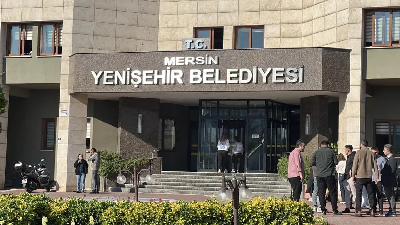 Önce 'at eti' skandalı şimdi 'yolsuzluk'... Mersin'deki operasyonda tanıdık isimler yine sahnede!