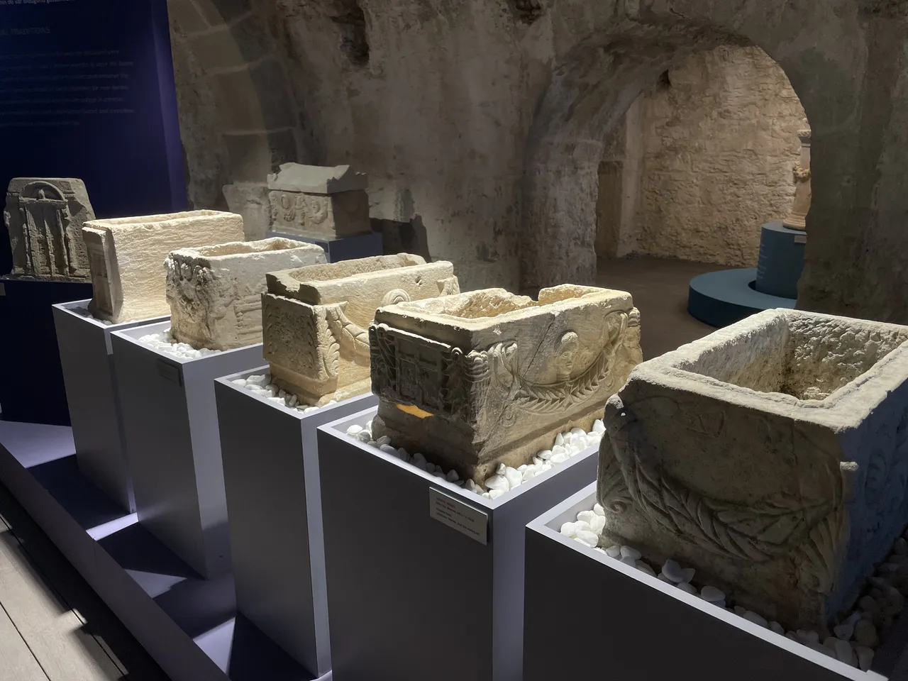 Antalya’daki Side Arif Müfid Mansel Arkeoloji Müzesi’nin “Öte Taraf Side” olarak adlandırılan sergisinden bir görünüm, 8 Nisan 2026. (Fotoğraf: Koray Erdoğan)