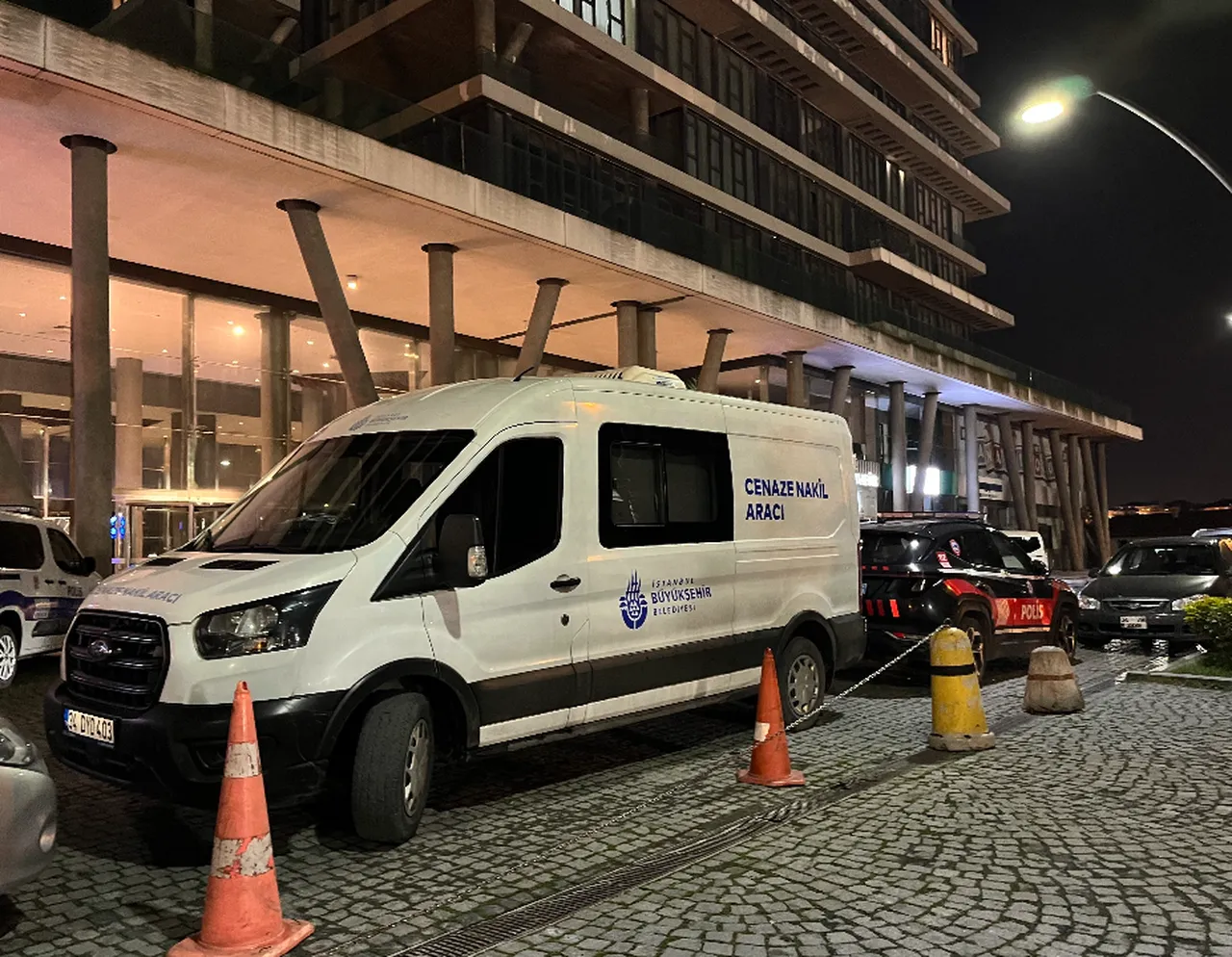 Zeytinburnu'nda dehşet gecesi: Boşandığı karısını yaraladı, kızını öldürdü