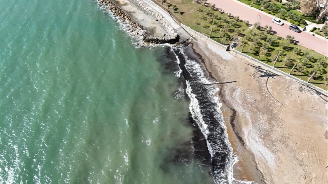Antalya'da sahilde tedirgin eden görüntü! Gerçek bakın ne çıktı