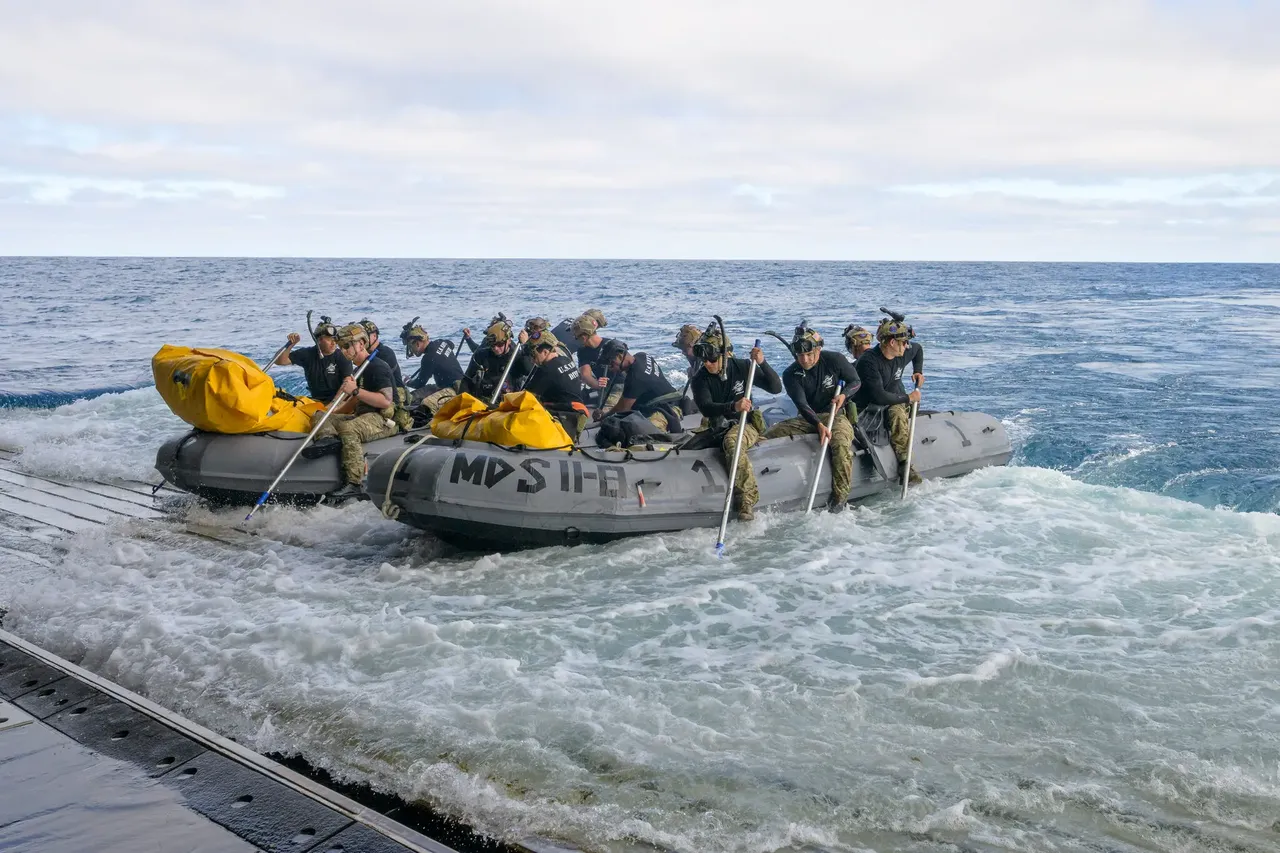 Orion kapsülü güvenli bir şekilde yüzmeye devam etse de, astronotların tahliyesi için kritik öneme sahip olan "ön sundurma" (inflatable front porch) kurulumunda beklenmedik bir engel çıktı. Pasifik Okyanusu'ndaki şiddetli akıntılar, kurtarma ekiplerinin işini zorlaştırıyor.