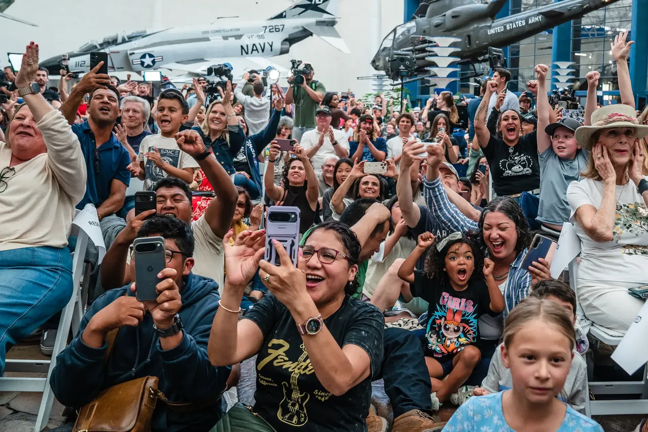 Artemis II Dünya'ya döndü! Trump bir sonraki Ay görevini duyurdu
