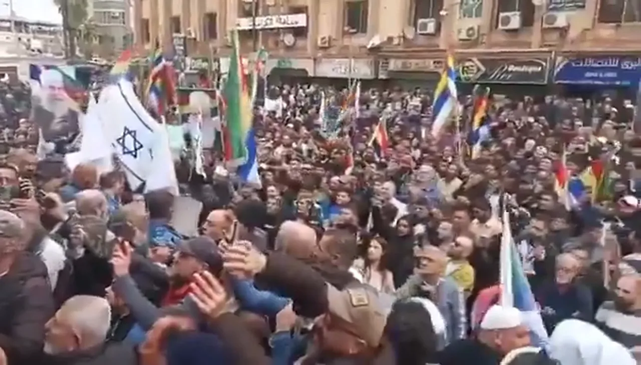 Ellerinde İsrail bayrakları ve Netanyahu posterleriyle sokağa indiler: Burası İsrail değil Suriye!