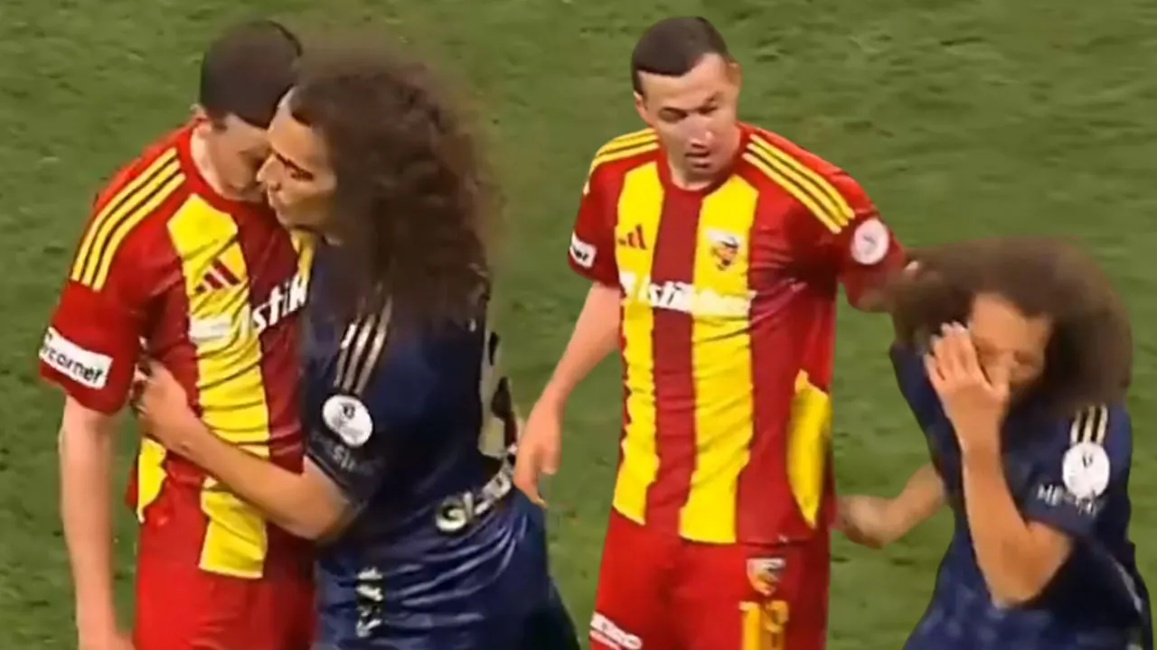 Fenerbahçe kırmızı bekledi, iki oyuncusu kart gördü