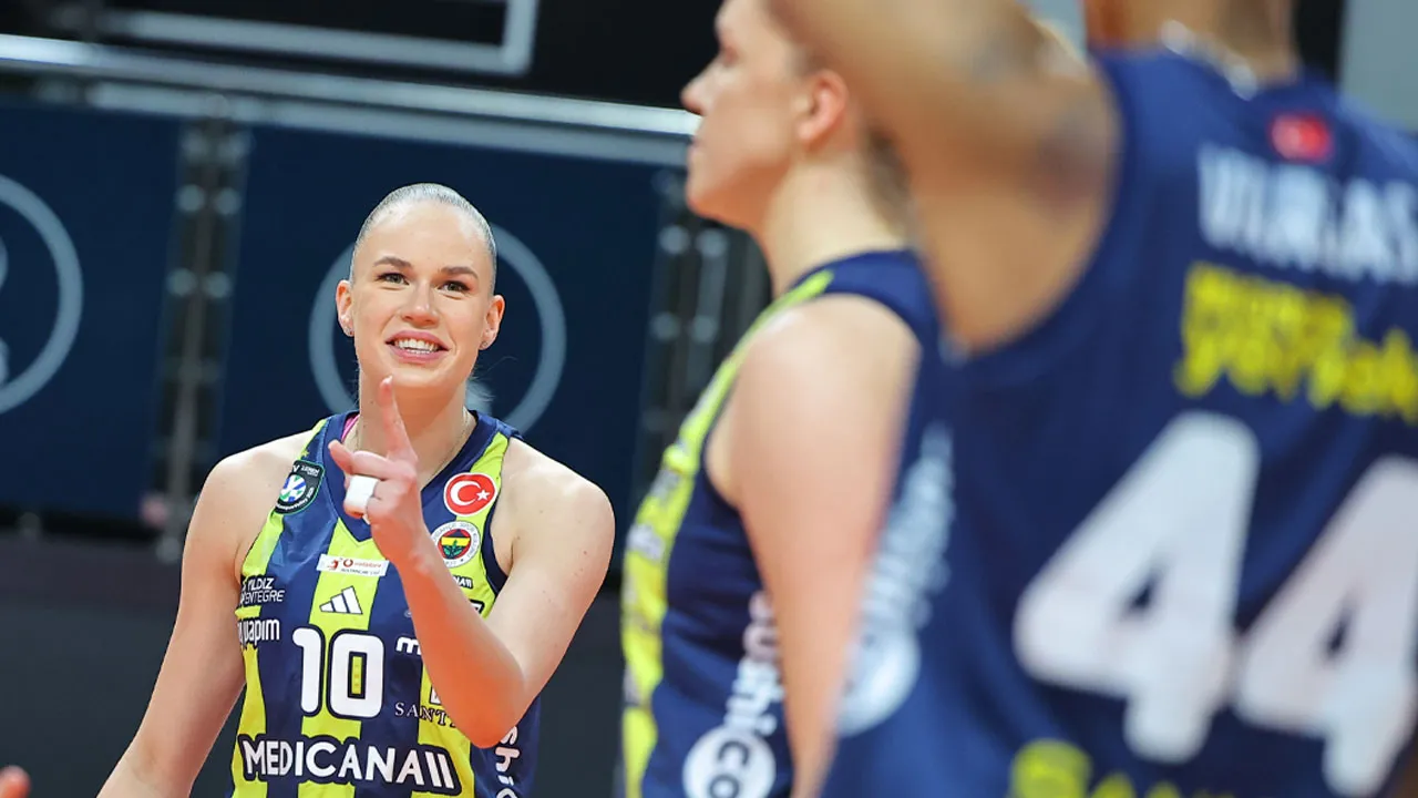 Fenerbahçe, VakıfBank'ı devirip seriyi eşitledi