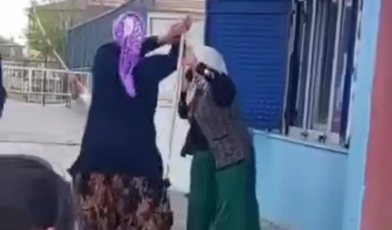 Iğdır'da okul bahçesinde sopalı kavga! Kantin camını kırıp görevliye saldırdı
