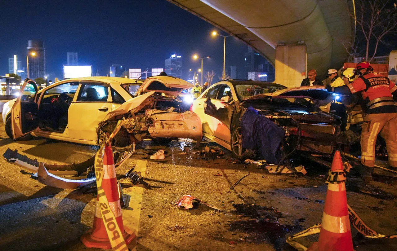 İstanbul'da feci kaza! Aracından indi, başka bir otomobilin altında can verdi