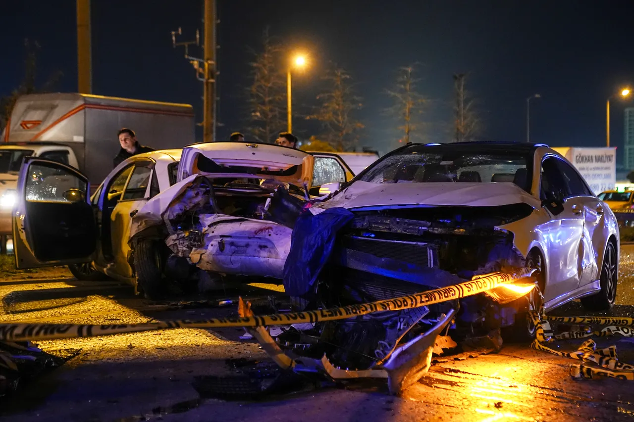 İstanbulda feci kaza! Aracından indi, başka bir otomobilin altında can verdi