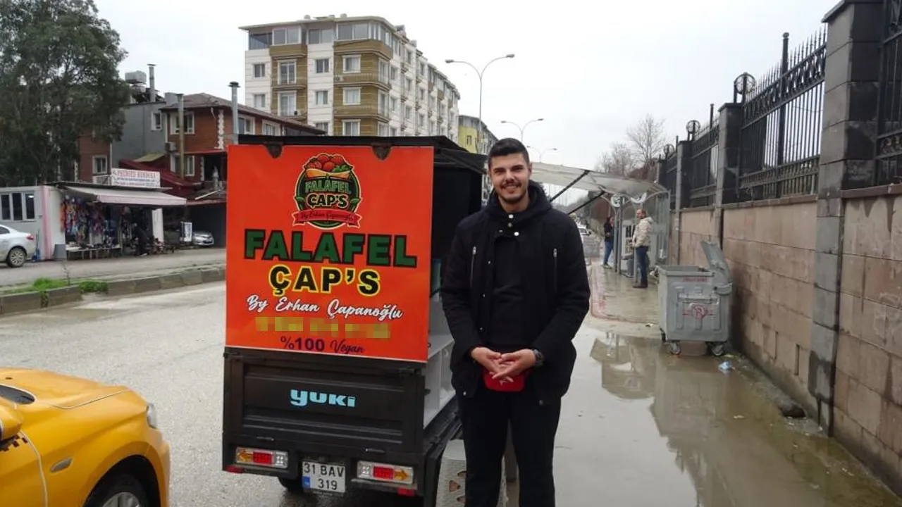 İzlediği videolara özendi, kendi işini kurdu! 1,5 metrekarede ekmek parası kazanıyor