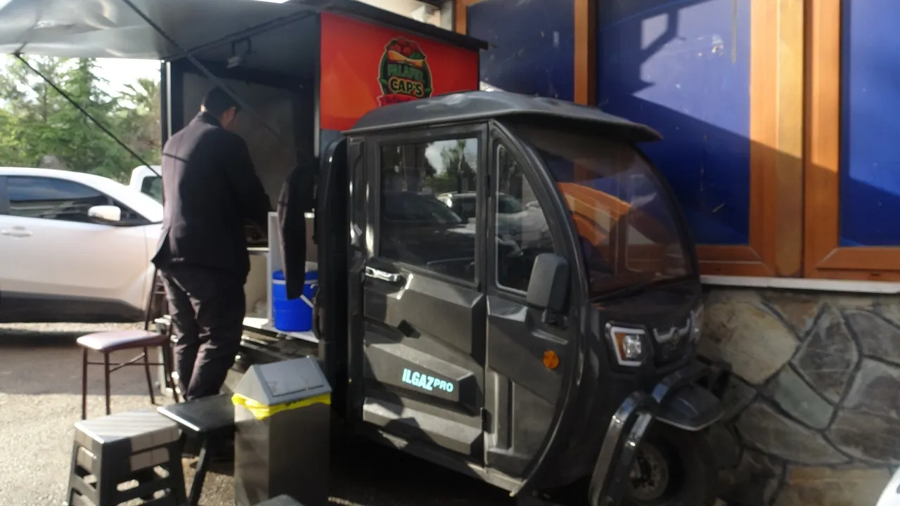 İzlediği videolara özendi, kendi işini kurdu! 1,5 metrekarede ekmek parası kazanıyor