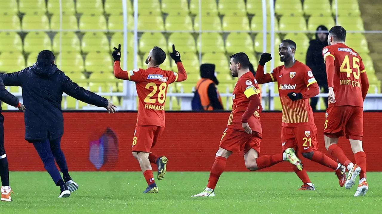 Kayserispor-Fenerbahçe canlı yayın hangi kanalda, saat kaçta? Canlı yayın bilgileri netleşti