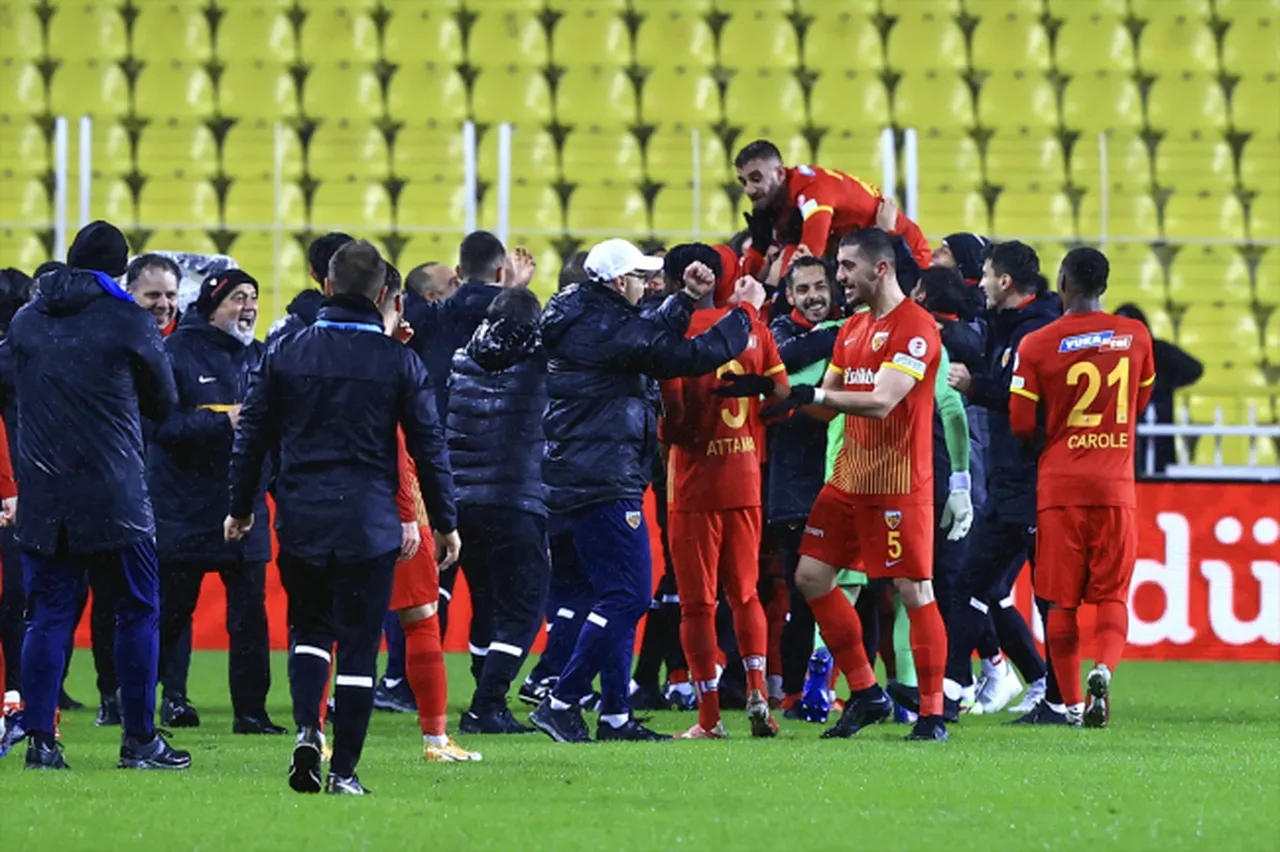 Kayserispor-Fenerbahçe canlı yayın hangi kanalda, saat kaçta? Canlı yayın bilgileri netleşti