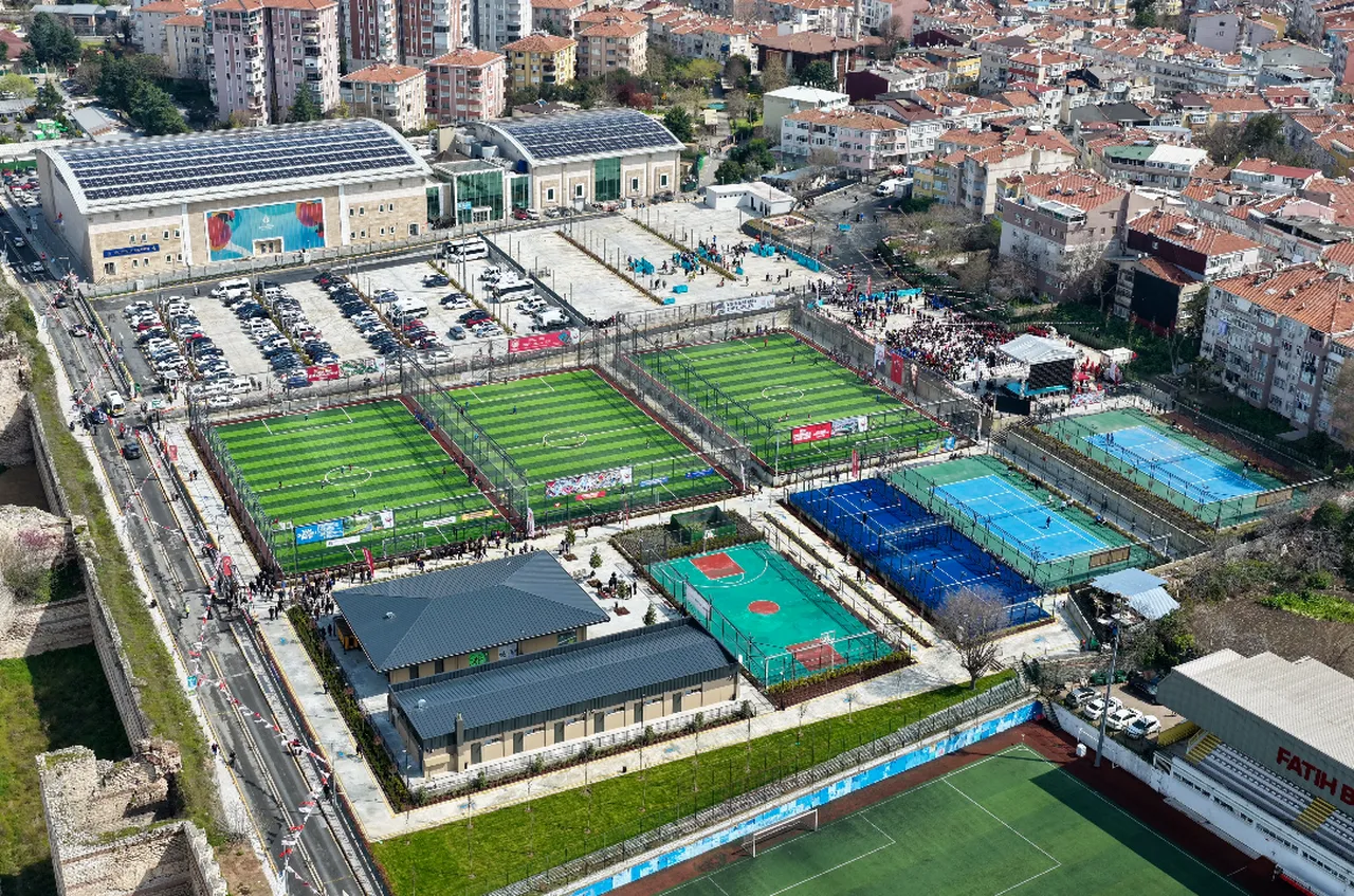 Metruk alandan spor vadisine! Fatih’te Silivrikapı Spor Köyü düzenlenen törenle kapılarını açtı