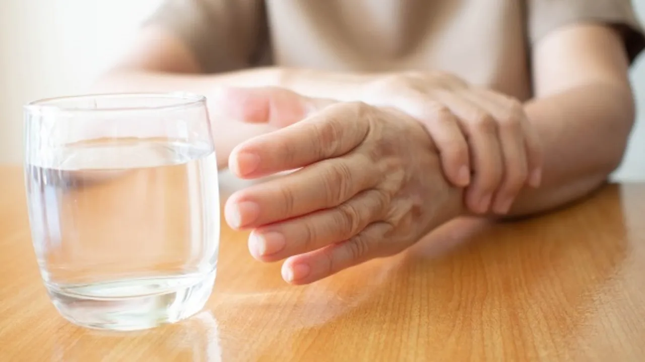 Parkinson erken yaşta da ortaya çıkabilir! Her yıl 10 bin yeni tanı konuyor