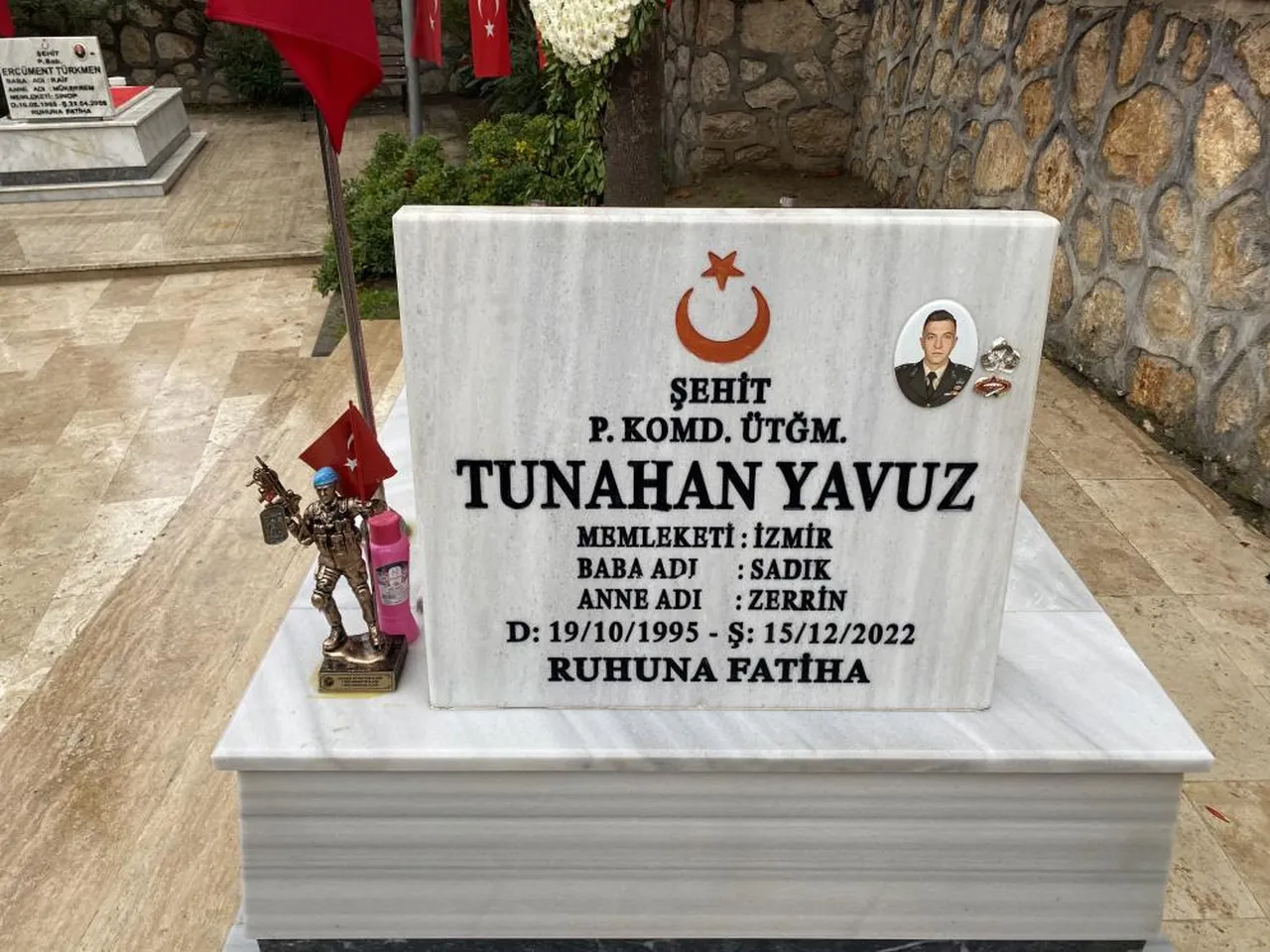 Şehidin hatırası çalındı! Ailesi mezar ziyaretinde yıkıldı: Yine bir travma yaşadık