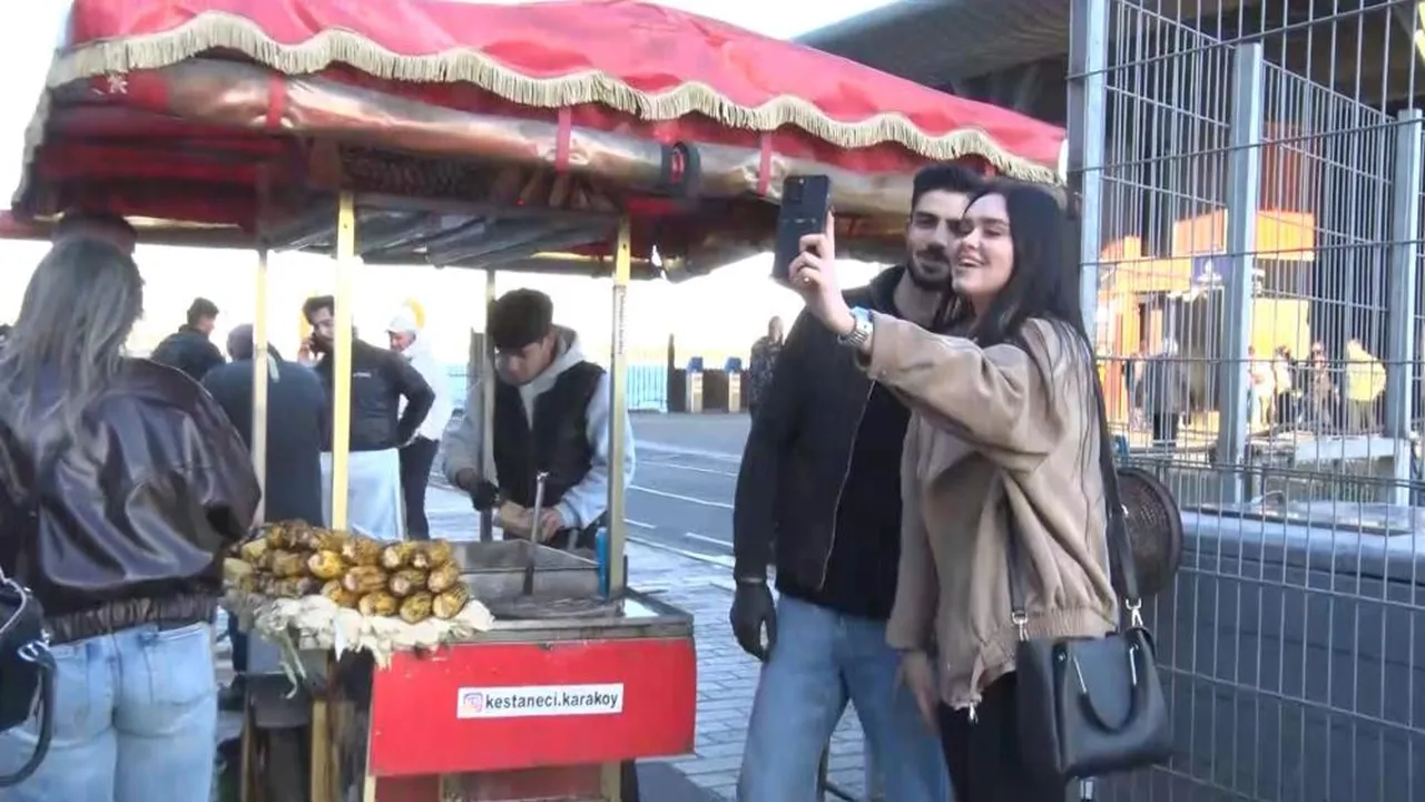 Sosyal medya kestaneci Alper'i konuşuyor! Turistler onu görmeden gitmiyor... Fotoğraf sırası var