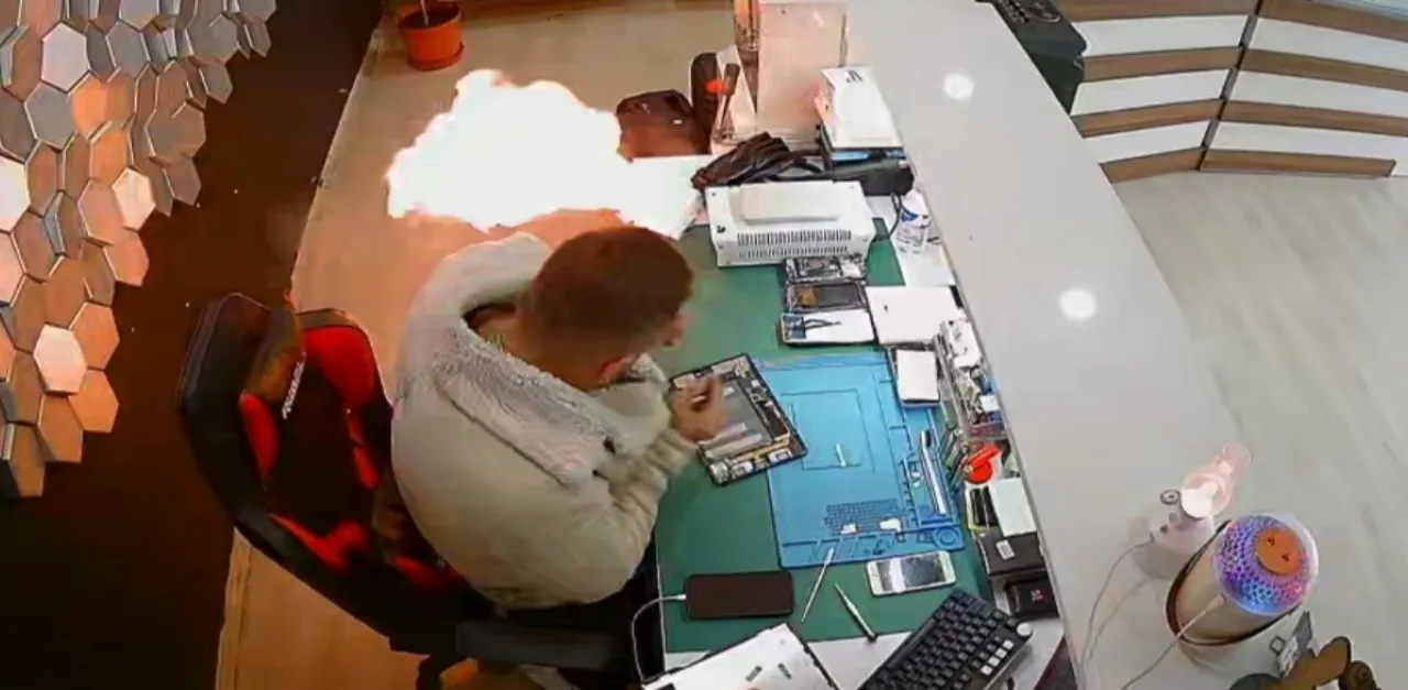 Telefon bataryası bomba gibi patladı! Korkutan anlar