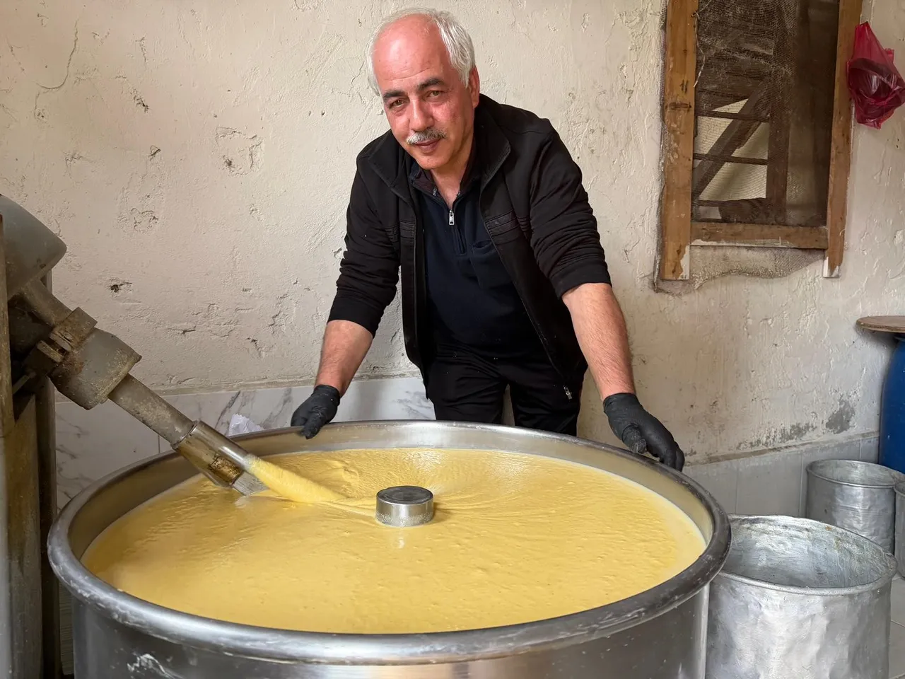 Tenekede yapılıyor, fırında 15 saat pişiyor! Kilosu 60 liradan bölge halkının gözdesi oldu