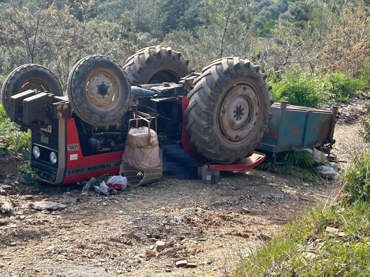 Traktör devrildi, aynı aileden 3 kişi can verdi! O detay kahretti