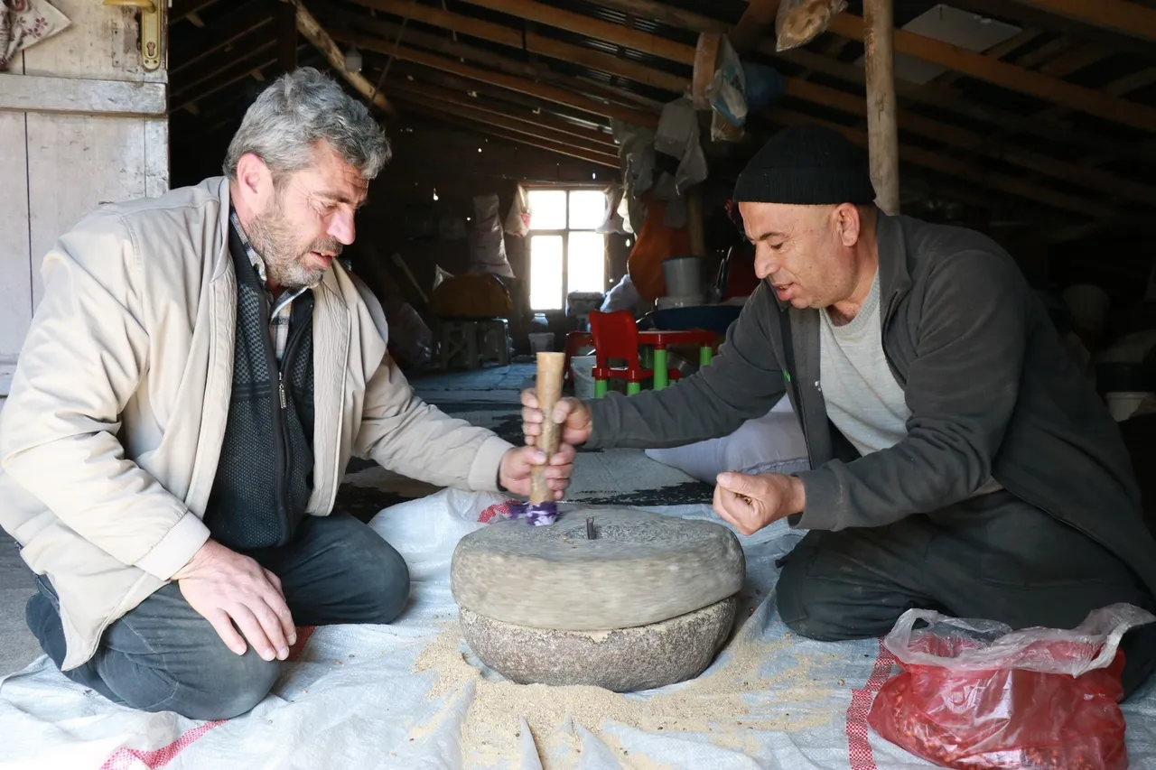 Asırlık şifalı Anadolu lezzeti! 3 kaşığı 1 gün tok tutuyor, göç edenlerin dede mirası Konya’da yaşatılıyor