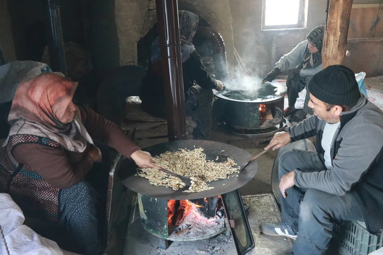 Asırlık şifalı Anadolu lezzeti! 3 kaşığı 1 gün tok tutuyor, göç edenlerin dede mirası Konya’da yaşatılıyor