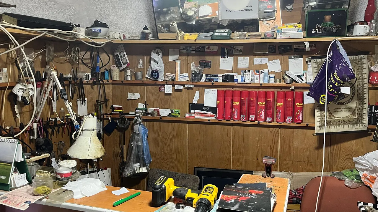 Çocuk yaşta başladı, 69 yılı 20 metrekareye sığdırdı: Taşhan’ın emektar ustası yıllara direniyor