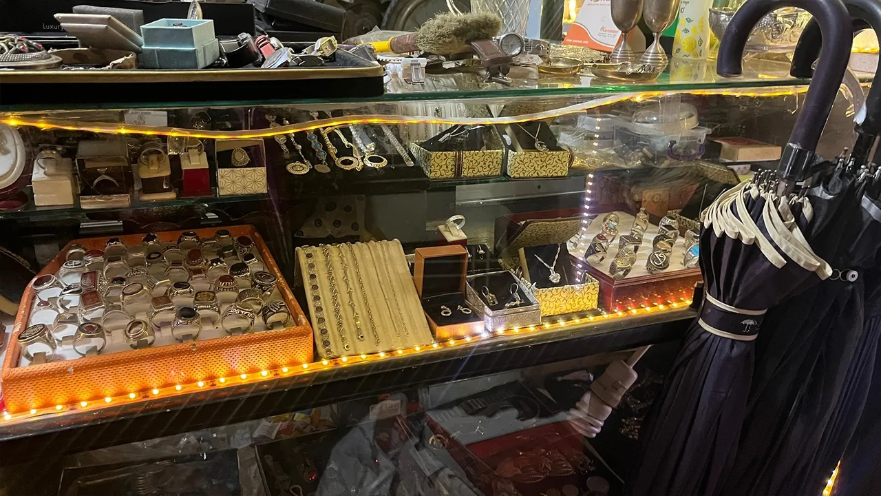 Çocuk yaşta başladı, 69 yılı 20 metrekareye sığdırdı: Taşhan’ın emektar ustası yıllara direniyor