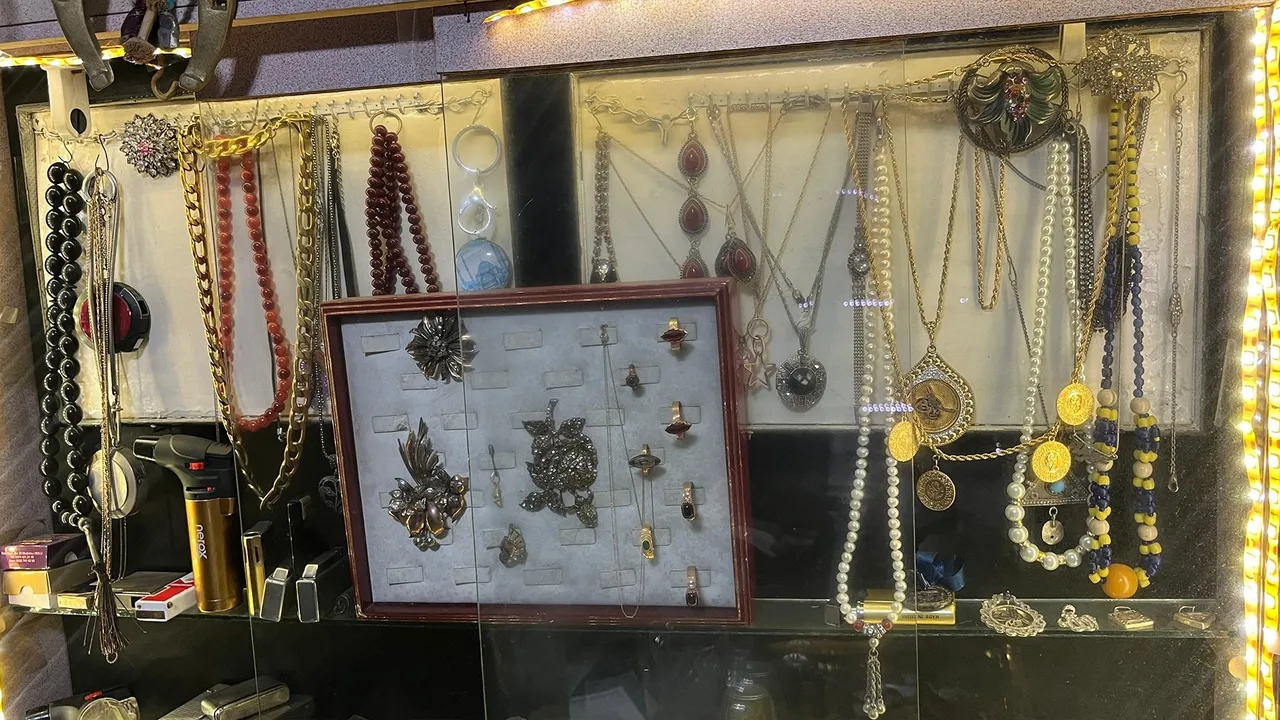 Çocuk yaşta başladı, 69 yılı 20 metrekareye sığdırdı: Taşhan’ın emektar ustası yıllara direniyor