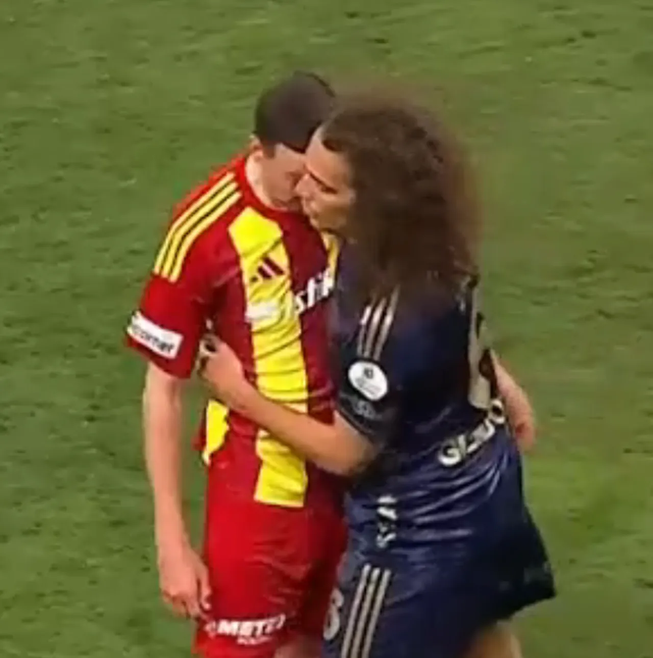 Eski hakemler noktayı koydu: En başından beri kırmızı kart