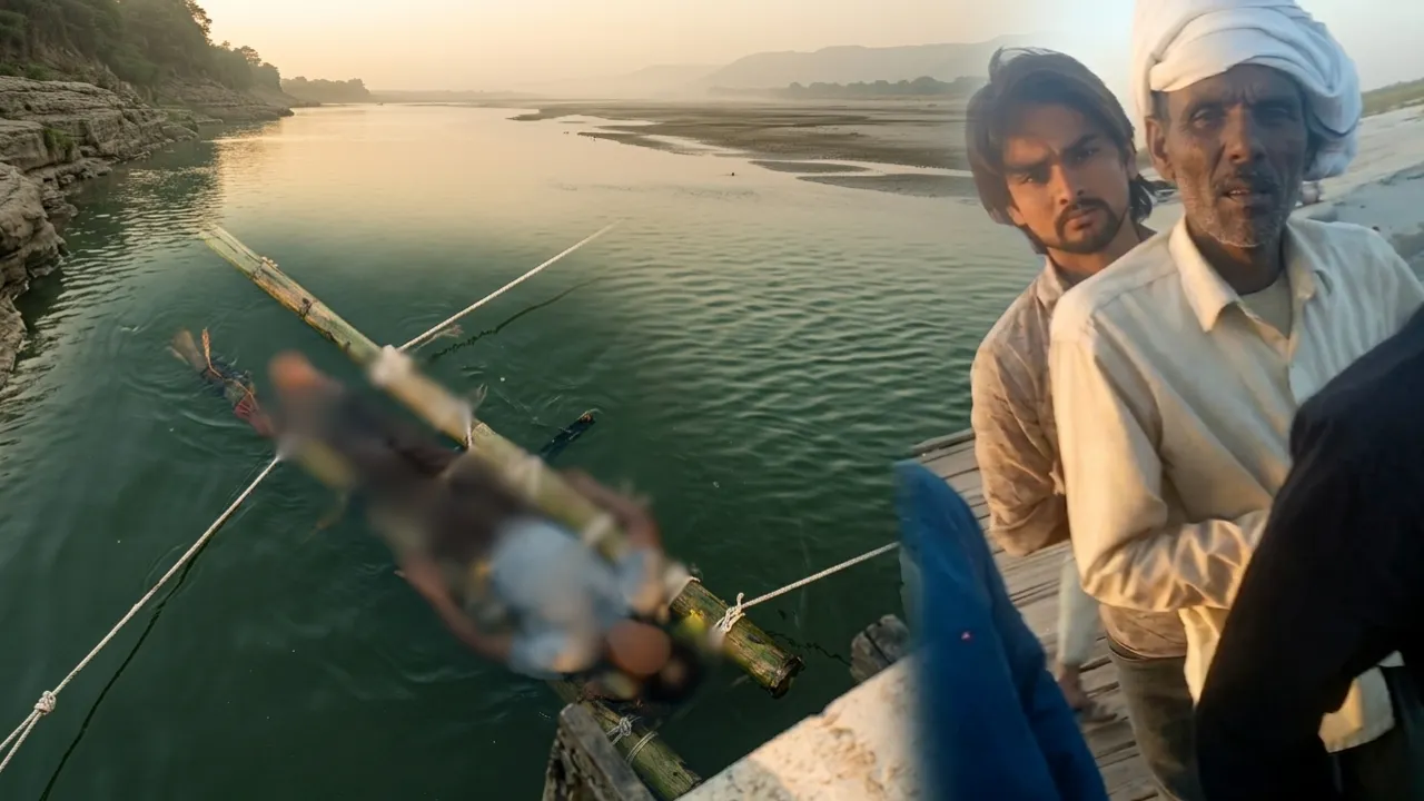 Hindistan'da yılan faciası! Ganj Nehri'nde 12 saat bekletilen talihsiz çocuk hayatını kaybetti