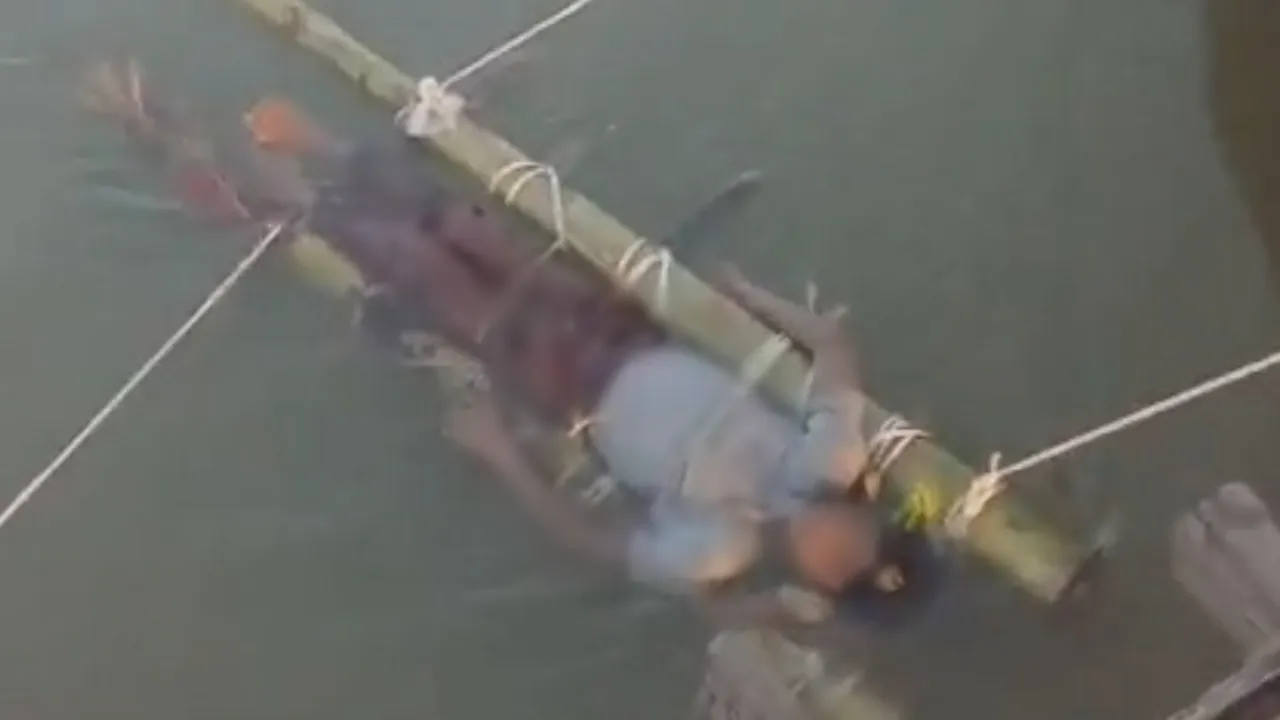 Hindistanda yılan faciası! Ganj Nehrinde 12 saat bekletilen talihsiz çocuk hayatını kaybetti