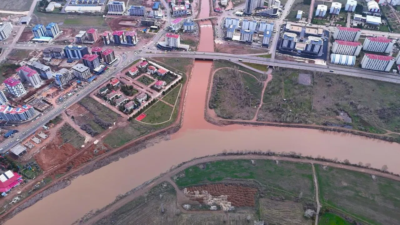 Kızılırmak gerçek rengine kavuştu! 1355 kilometrelik görsel şölen