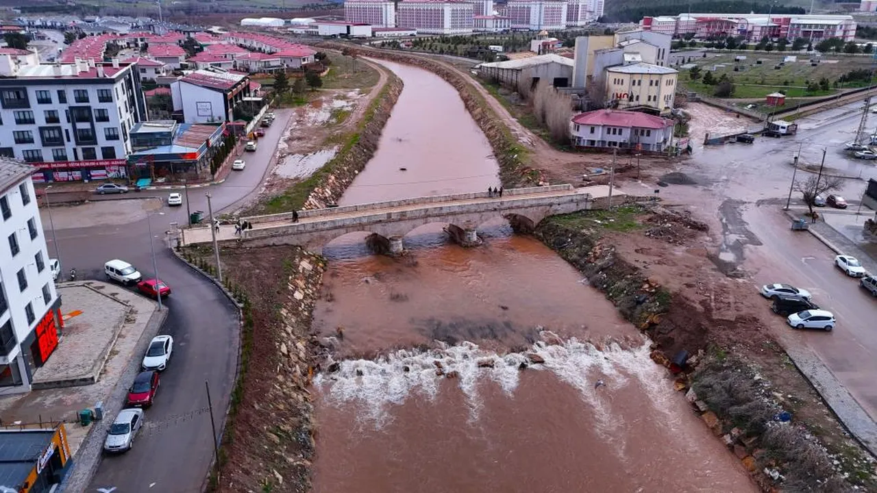 Kızılırmak gerçek rengine kavuştu! 1355 kilometrelik görsel şölen