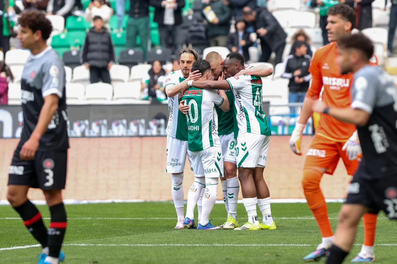 Konyaspor'un gol sevinci