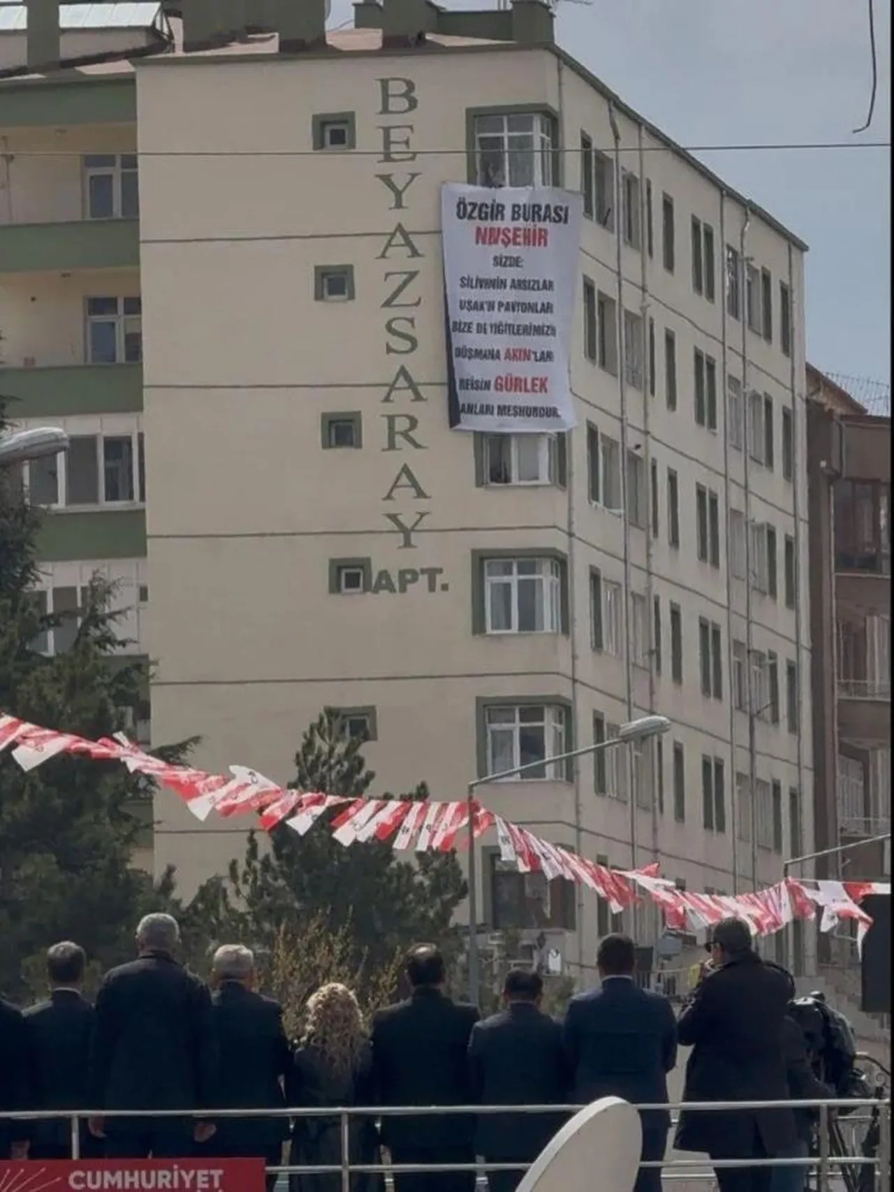 Özgür Özel’e pankart şoku! Nevşehir’de Akın Gürlek sürprizi