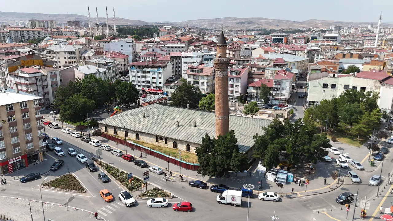 Tarihi mirasta kritik viraj: Sivas Ulu Cami restorasyonu titizlikle devam ediyor