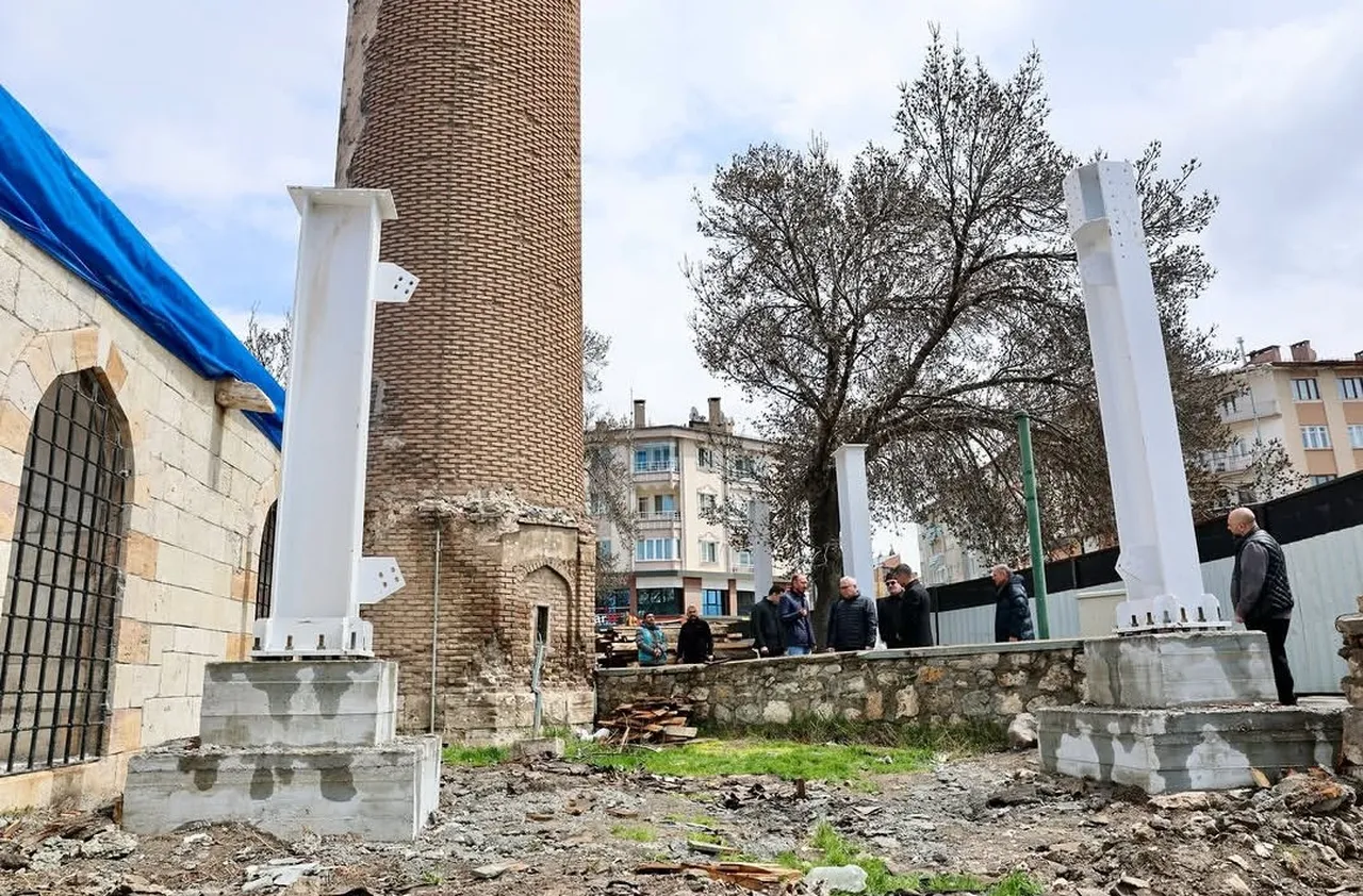 Tarihi mirasta kritik viraj: Sivas Ulu Cami restorasyonu titizlikle devam ediyor