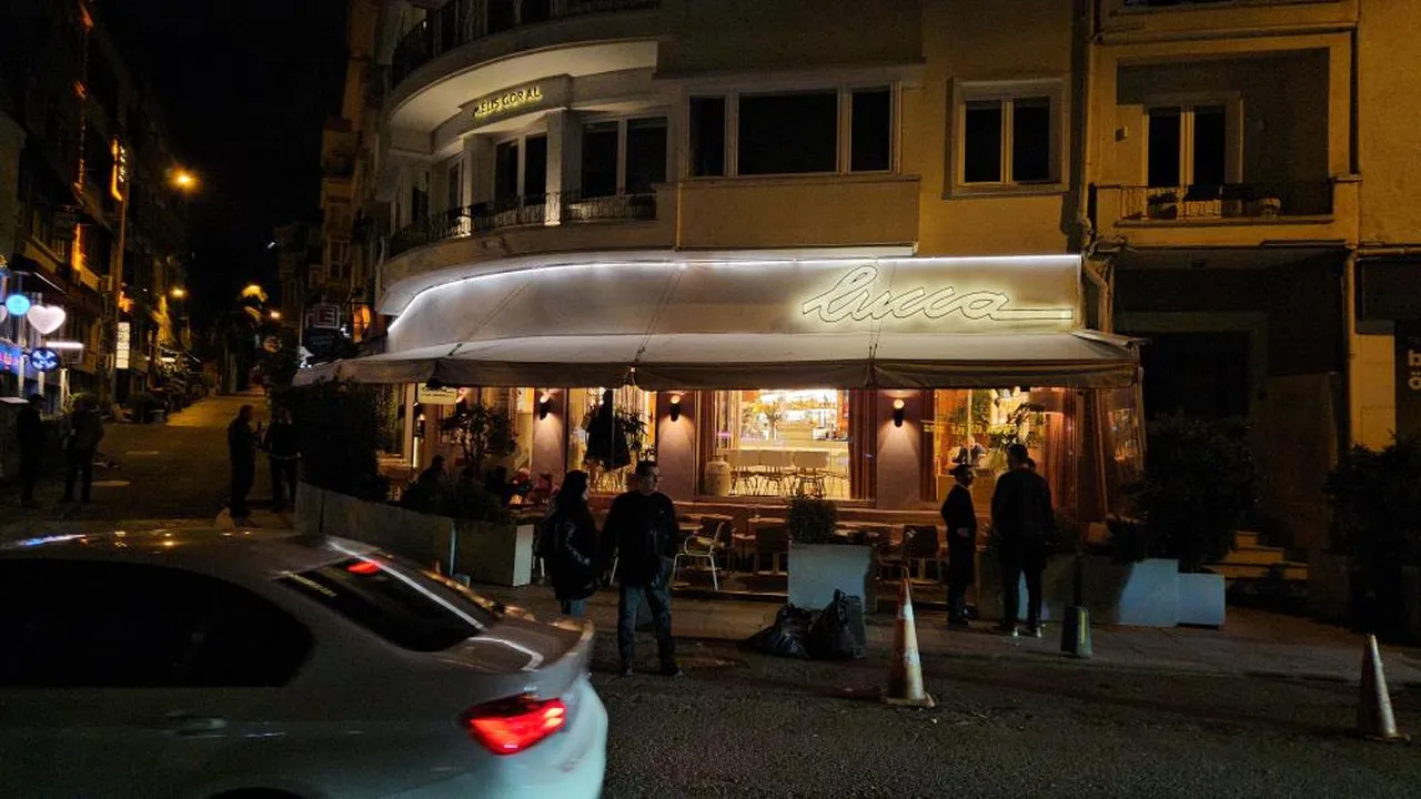 Ünlülerin Bebek'teki mekanına baskın! Çok sayıda isim gözaltında