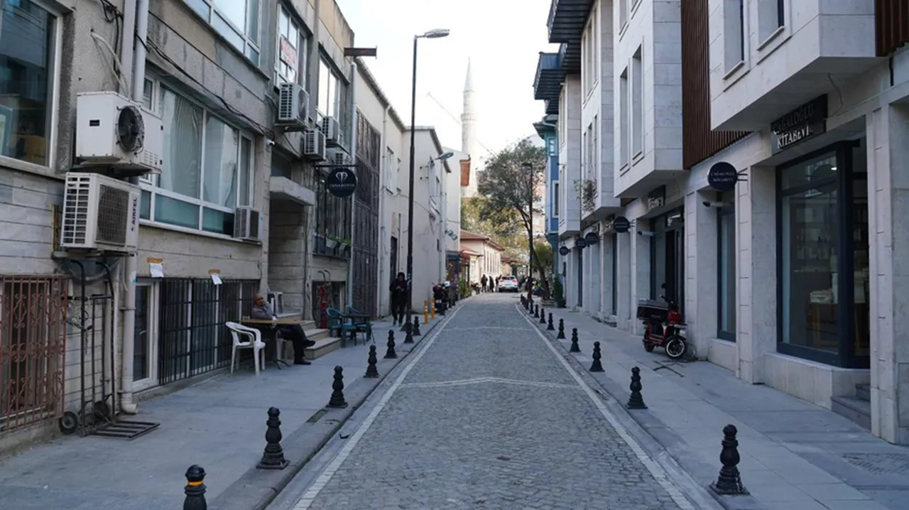 Yerliye niyet turiste kısmet! Cağaloğlu kitapçılar sokağı kitapseverleri bekliyor