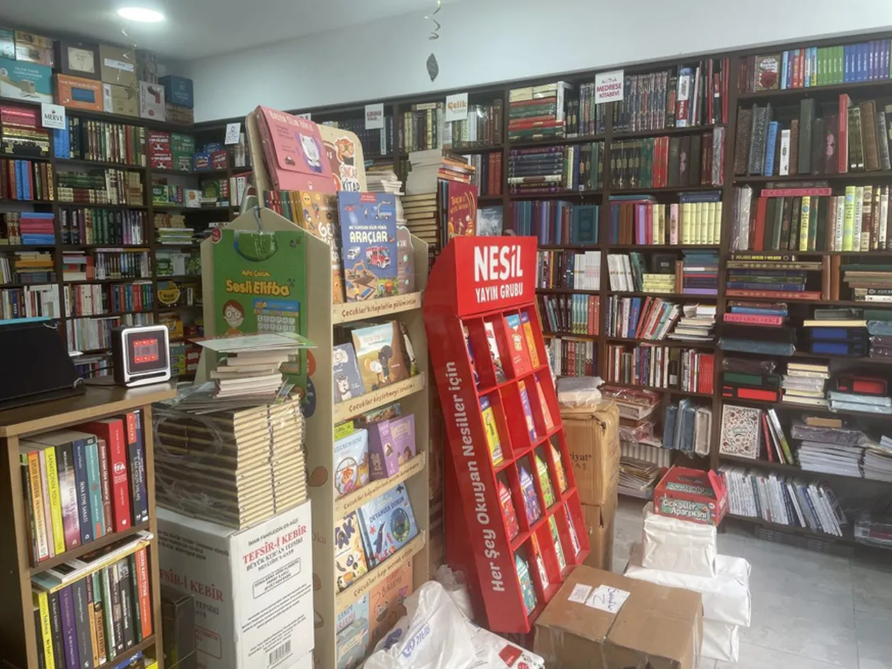 Yerliye niyet turiste kısmet! Cağaloğlu kitapçılar sokağı kitapseverleri bekliyor