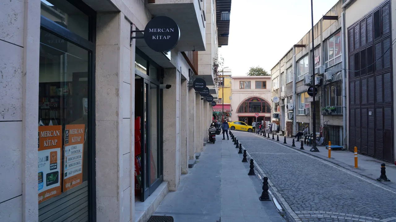 Yerliye niyet turiste kısmet! Cağaloğlu kitapçılar sokağı kitapseverleri bekliyor