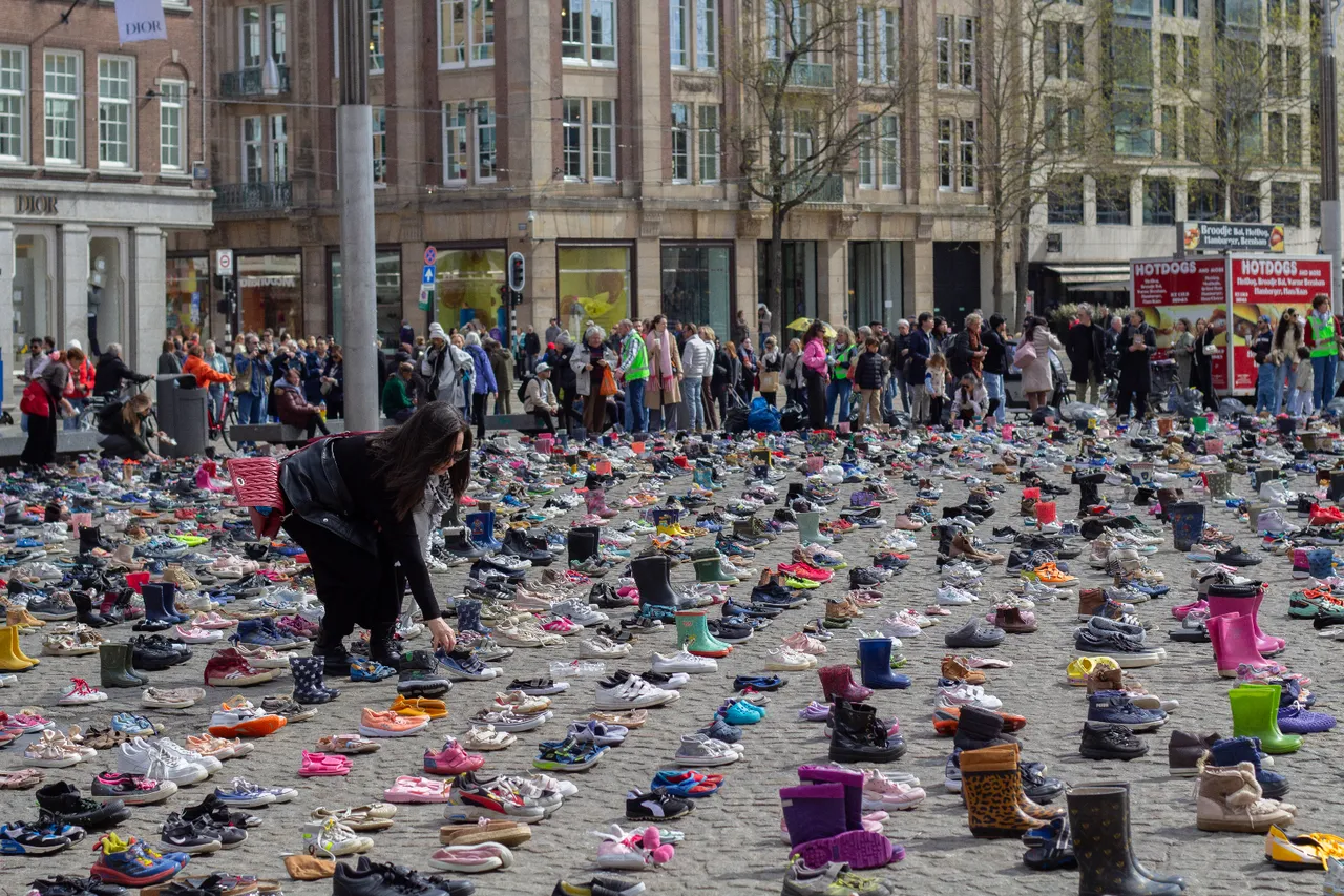 Amsterdam’da sessiz Gazze çığlığı! Katledilen Filistinli çocuk ve gazeteciler anıldı