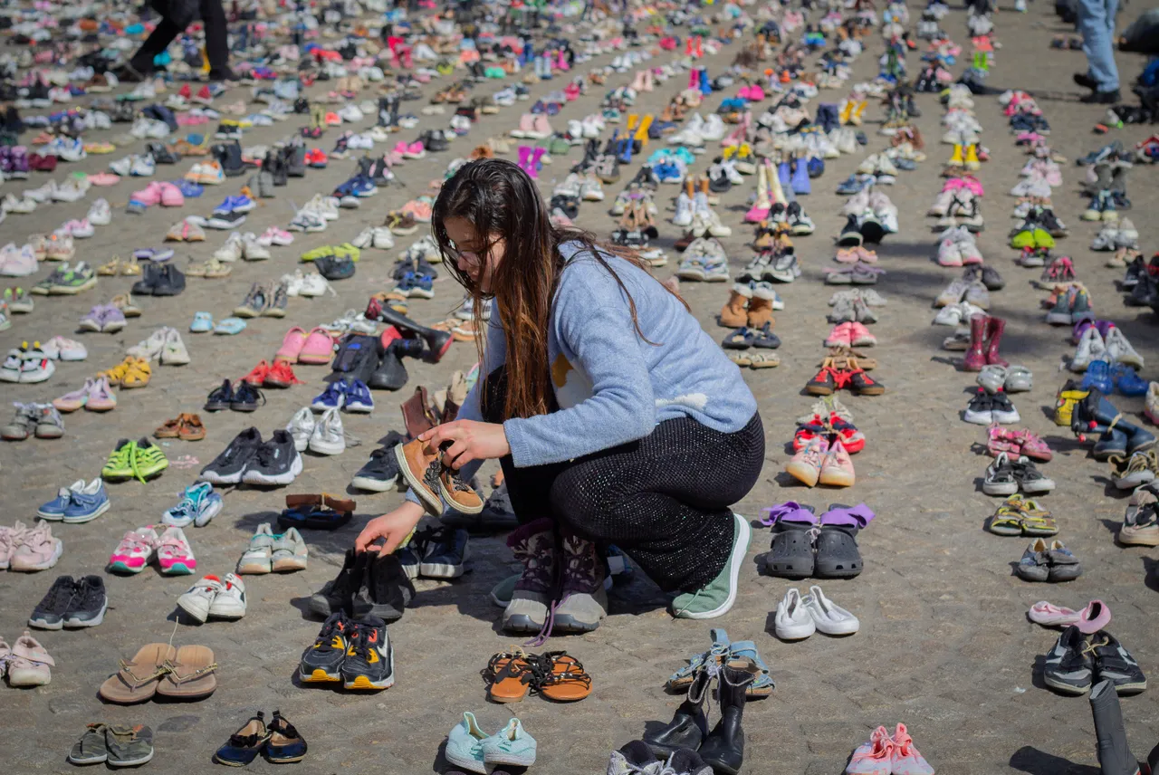 Amsterdam’da sessiz Gazze çığlığı! Katledilen Filistinli çocuk ve gazeteciler anıldı