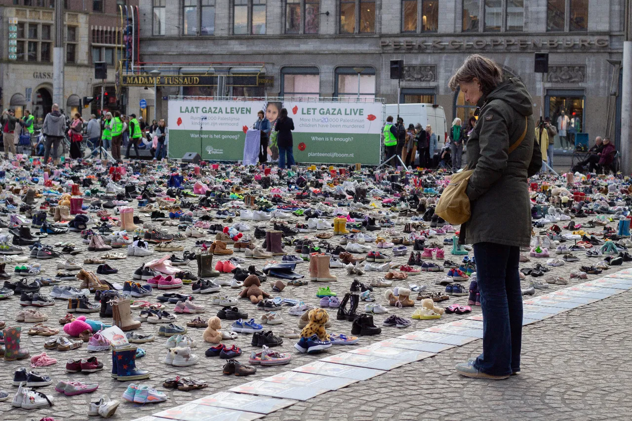 Amsterdam’da sessiz Gazze çığlığı! Katledilen Filistinli çocuk ve gazeteciler anıldı