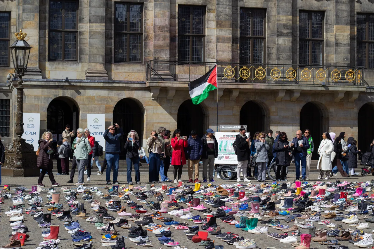 Amsterdam’da sessiz Gazze çığlığı! Katledilen Filistinli çocuk ve gazeteciler anıldı